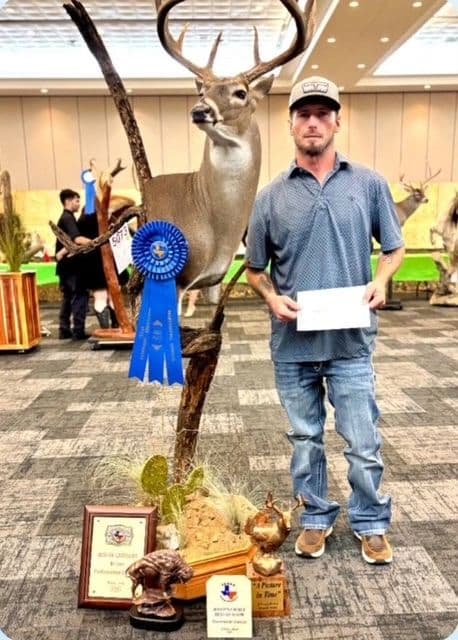 7 Creeks Taxidermy logo