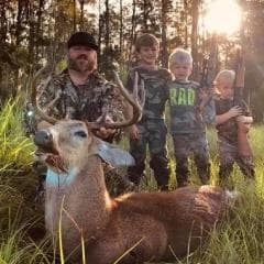 Stern Dog Hunts logo